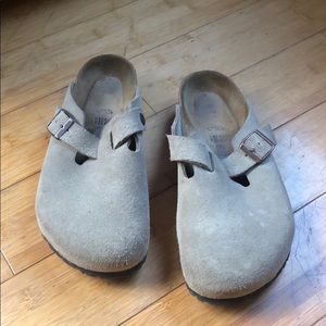 Gently worn tan suede Birkenstock Clogs